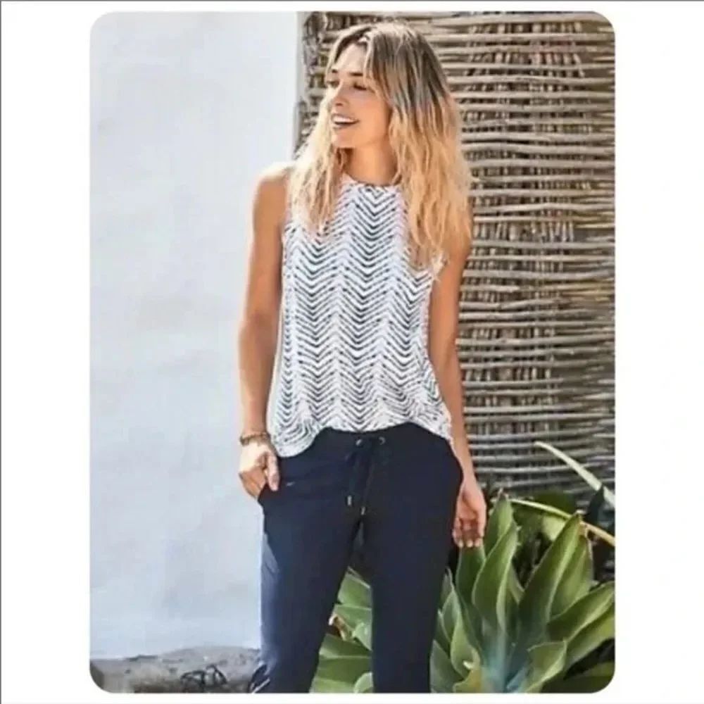 ✨ Athleta breezy tank arrowhead tie dye print top✨